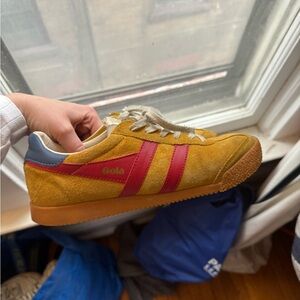 Yellow gola sneakers 
Size 7